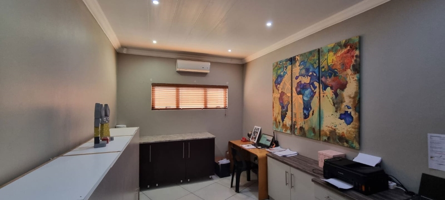 4 Bedroom Property for Sale in Monument Heights Northern Cape